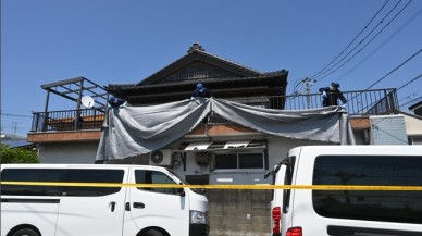 Anime izlerken rahatsız ettikleri için anne ve babasını öldürdü